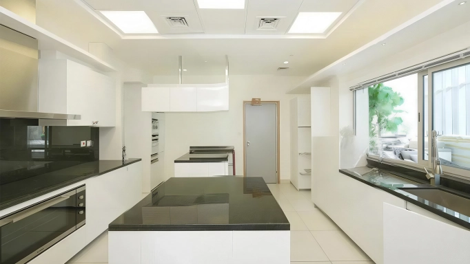 luxury penthouse at The Gate Towers and The Arc, Al Reem Island – 5 bedrooms, 850 m², panoramic city views from the 64th floor, priced at AED 23,000,000 - Maison D'Ahmed