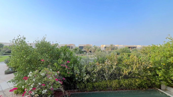 Luxury villa on Saadiyat Island in Hidd Al Saadiyat available for AED 53,000 per month featuring 498 m² area and 6 spacious bedrooms. - Maison D'Ahmed