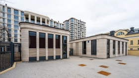  Lavrushinsky House