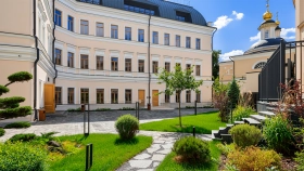 Фотографии инфраструктуры Дом с Атлантами