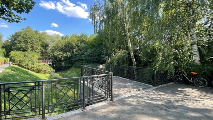 Luxury modern and classic style cottages in the elite Zhukovka 21 village on the banks of the Moscow River.

 - Maison D'Ahmed