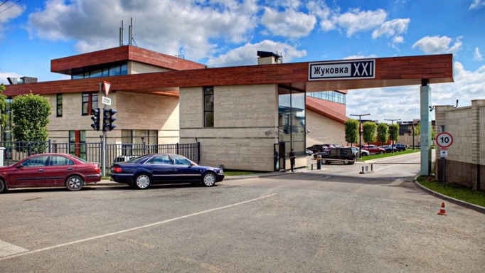 Luxury modern and classic style cottages in the elite Zhukovka 21 village on the banks of the Moscow River.

 - Maison D'Ahmed