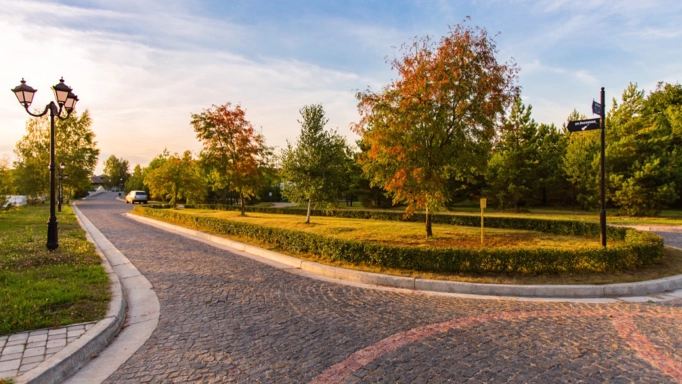 Spacious cottages, townhouses, and plots surrounding a private lake in the guarded, family-oriented Onegino village - Maison D'Ahmed