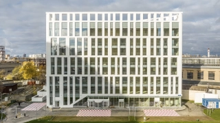 Бизнес-центр на улице Ротмистрова, 10