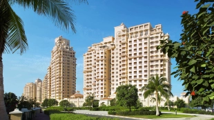 Royal Breeze Residences by Al Hamra