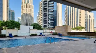 8 Boulevard Walk Tower