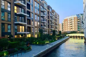 London vs Moscow. Water