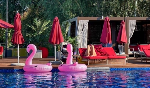 Summer, wait: a new beach club in Moscow