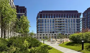 Green neighborhoods of "Ostrov". How do people live in ready-made houses on the Mnyovnikovskaya floodplain?